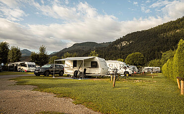 Wohnwagen auf dem Campingplatz Paradiescamping Wolfgangsee