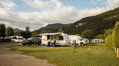 Wohnwagen auf dem Campingplatz Paradiescamping Wolfgangsee