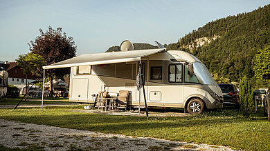 Wohnwagen auf dem Campingplatz Paradiescamping Wolfgangsee