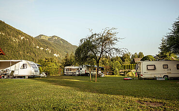 Wohnwagen auf dem Campingplatz Paradiescamping Wolfgangsee