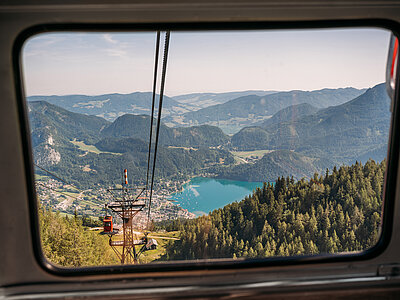 Blick aus roter Gondel auf den Wolfgangsee