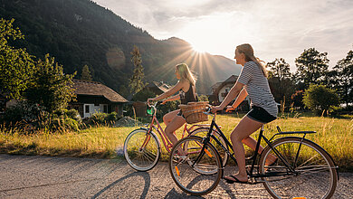 Zwei Radfahrer im Salzkammergut