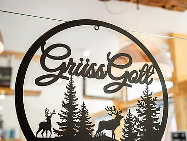 Grüß Gott Schild beim Campingplatz Checkin Paradiescamping Wolfgangsee