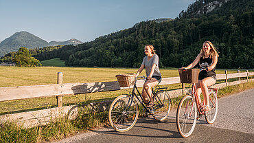 Zwei Radfahrer im Salzkammergut