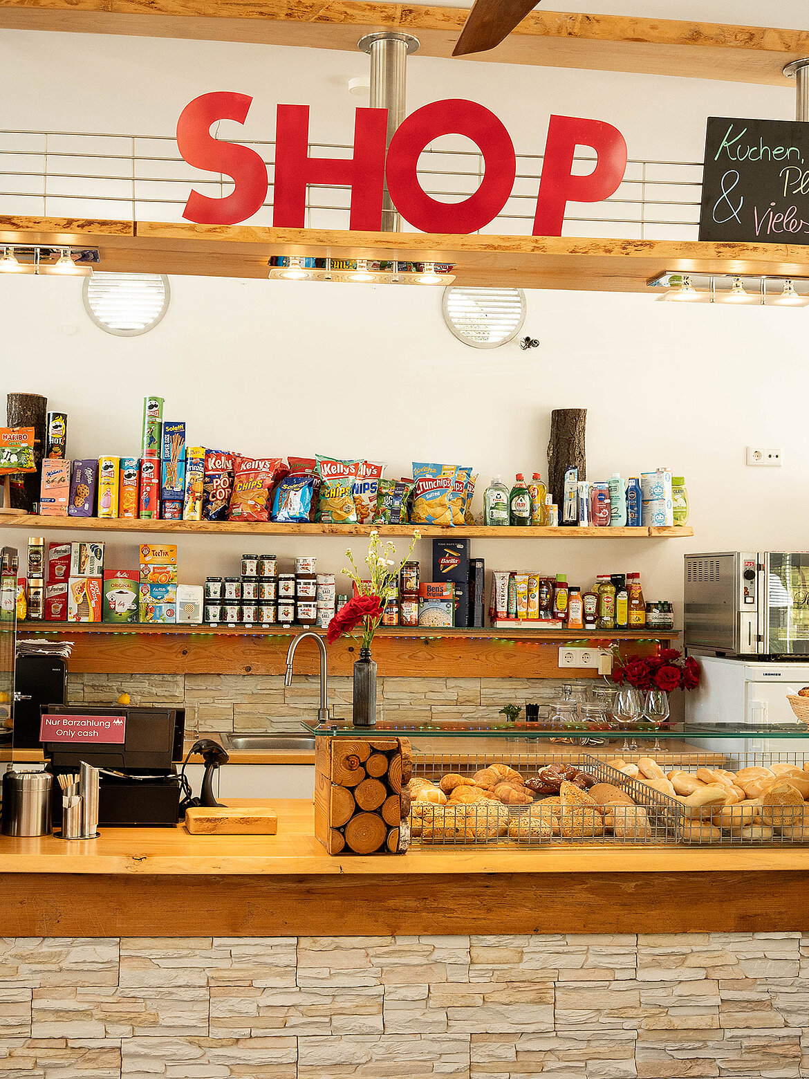 Kiosk at the Paradiescamping Wolfgangsee campsite