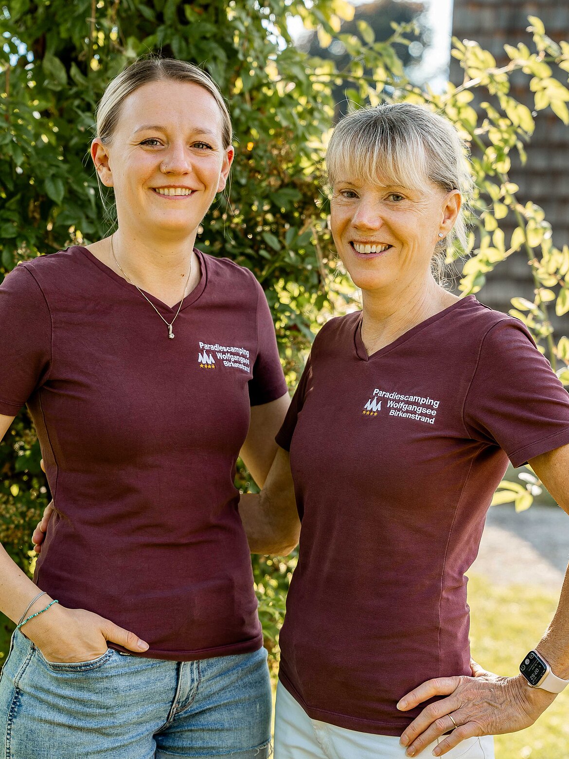 The two hosts Elisabeth and Sarah of the Paradiescampingplatz campsite on Lake Wolfgang